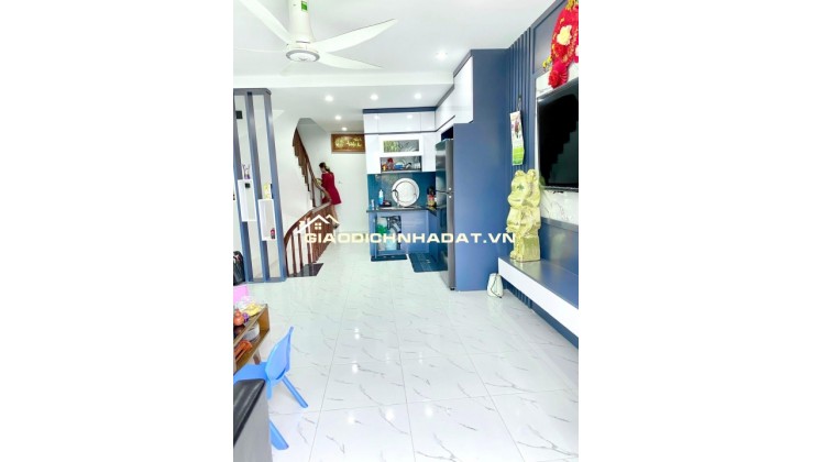 Cần tiền bán gấp căn nhà mặt phố cực phẩm tại đường Thọ Tháp